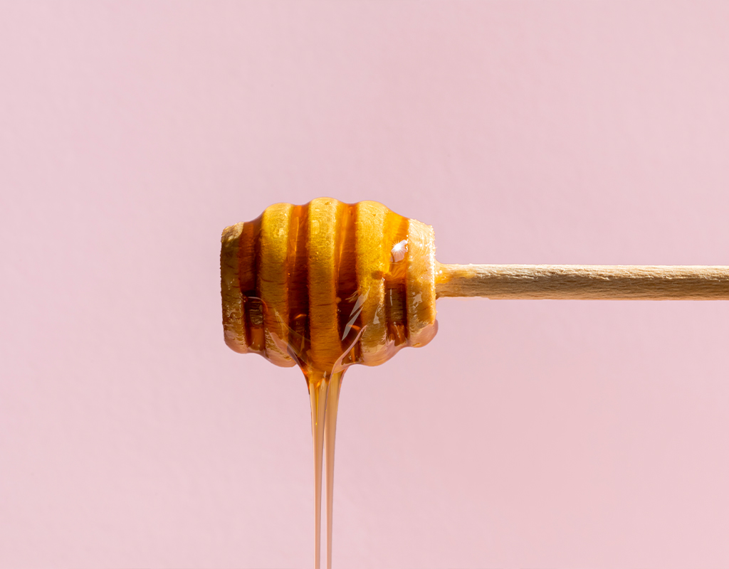 A Guide to the Beauty and Wellness Benefits of Honey featured image