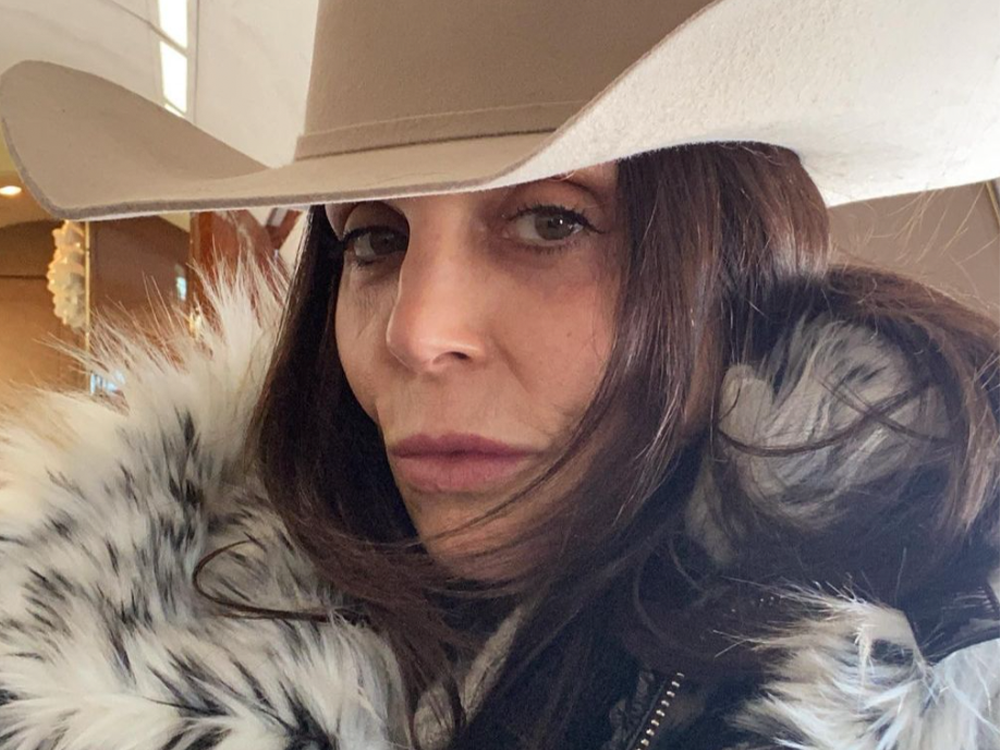 Bethenny Frankel Poses Makeup-Free: ‘No Glam, No Filter, No Surgery’ featured image