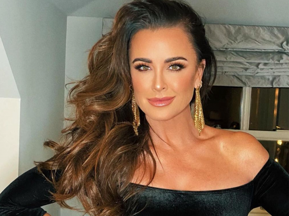 Andy Cohen Accidentally Reveals Kyle Richards Recently Had Plastic Surgery featured image