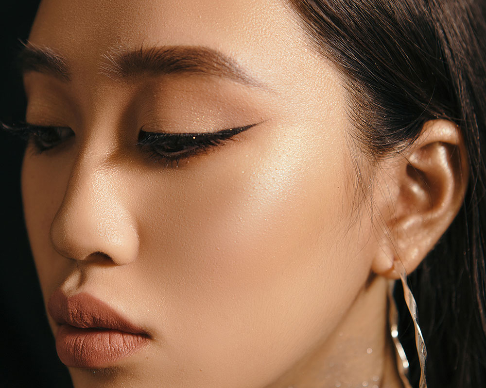 3 Steps to a Perfect Cat Eye, According to a Pro Makeup Artist featured image