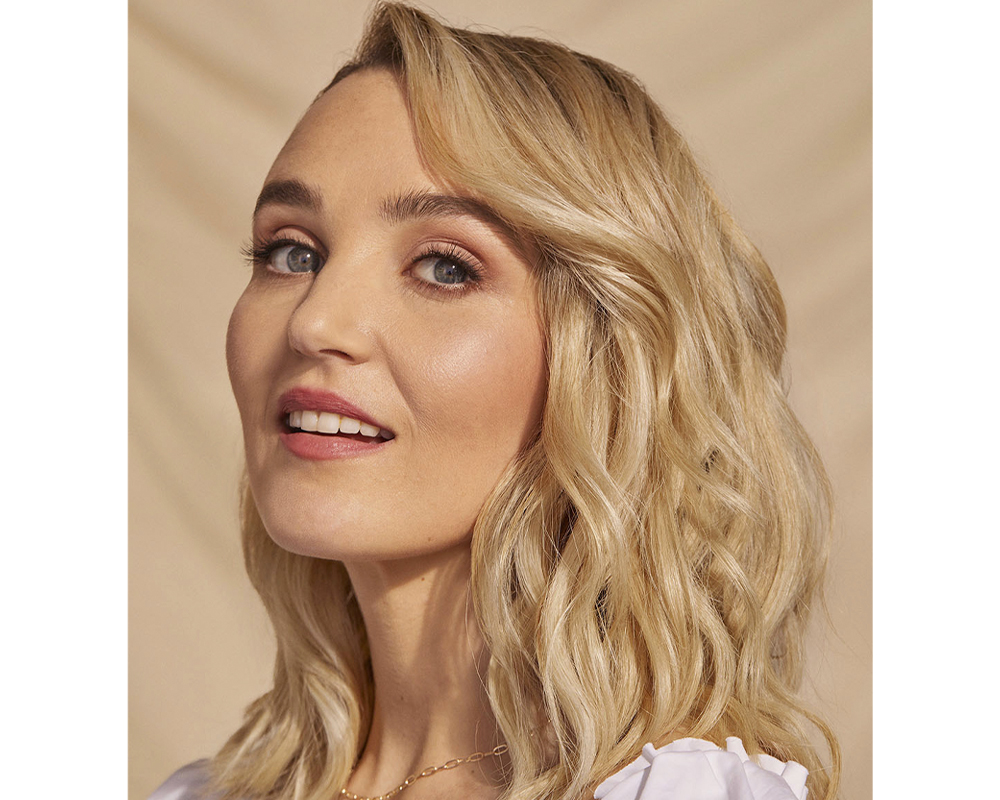 Chloe Fineman on the $4 Conditioner That ‘Saves’ Her Hair and the Makeup Palette Everyone’s Using Backstage at SNL featured image