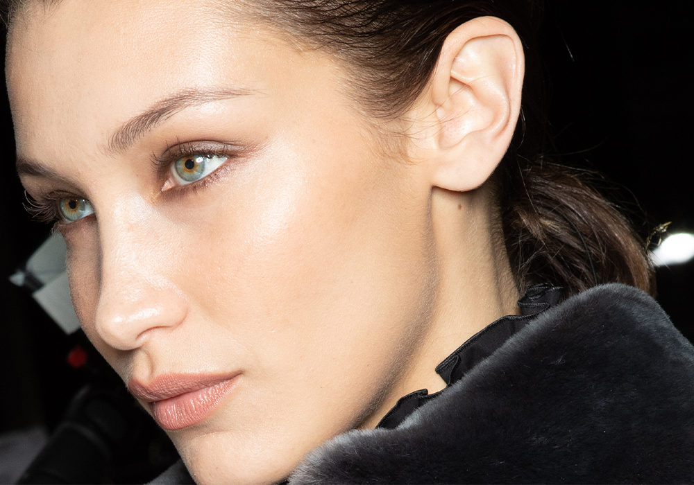 Exactly How to Camouflage Under-Eye Bags With Makeup featured image