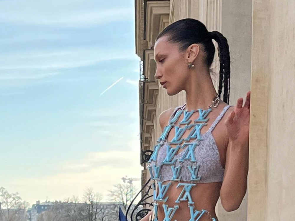 Bella Hadid Uses This De-Puffing Trick Every Morning featured image