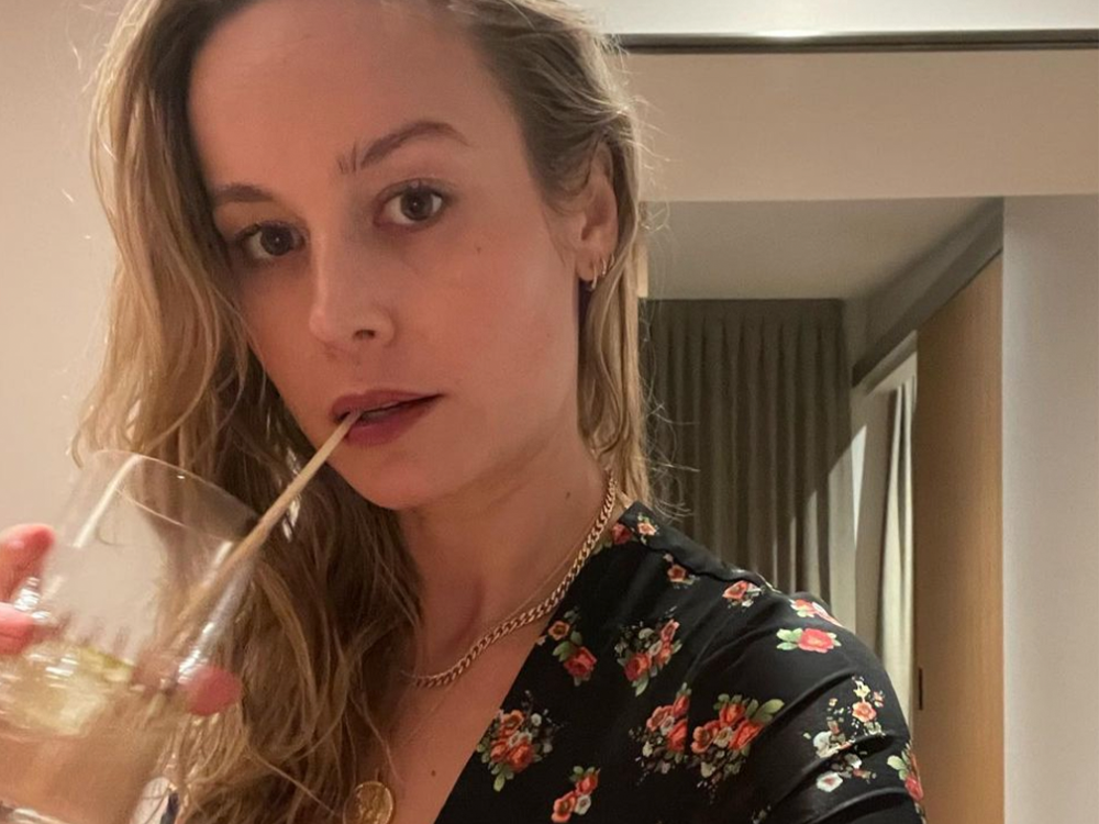 How Brie Larson Gets Shredded Abs Through Zoom featured image