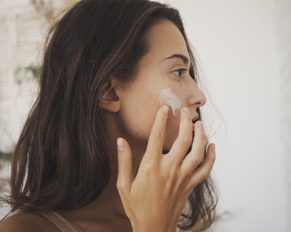6 Trending Products Skin Experts Would Never Apply to Their Faces featured image