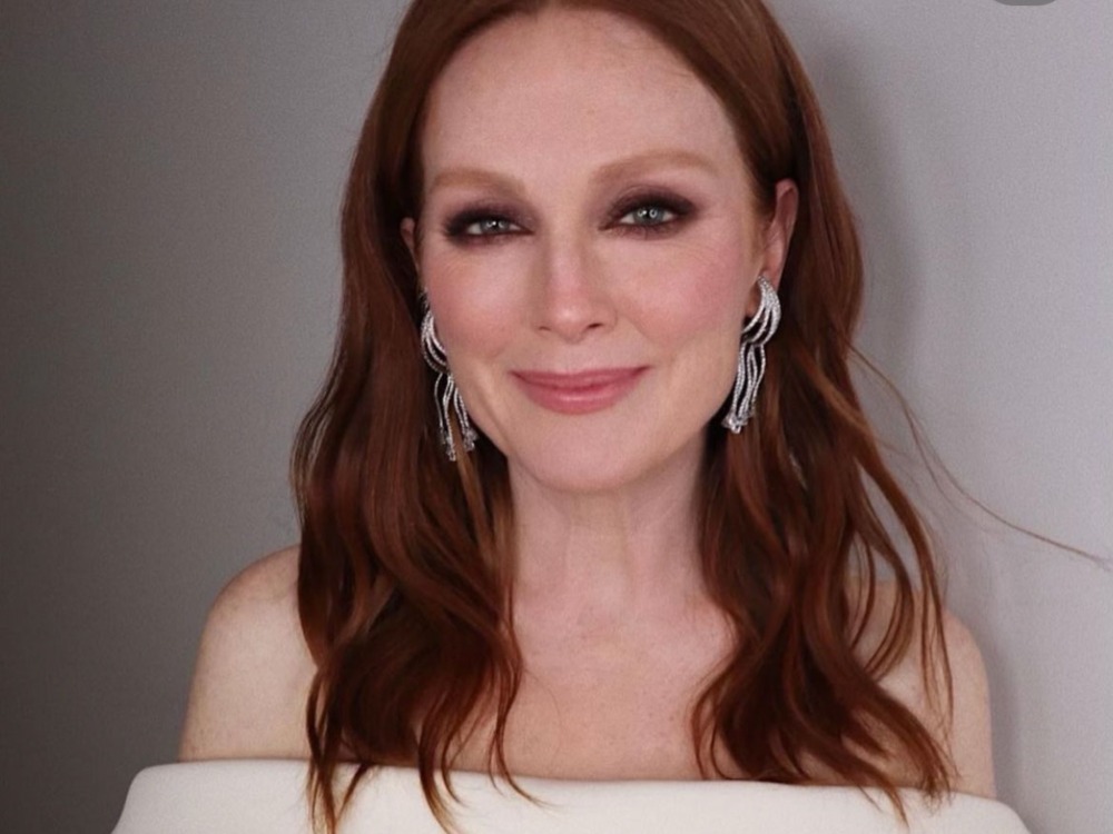 Julianne Moore’s Drugstore-Cleanser Duo, Amazon Finds and Makeup Musts-Haves featured image