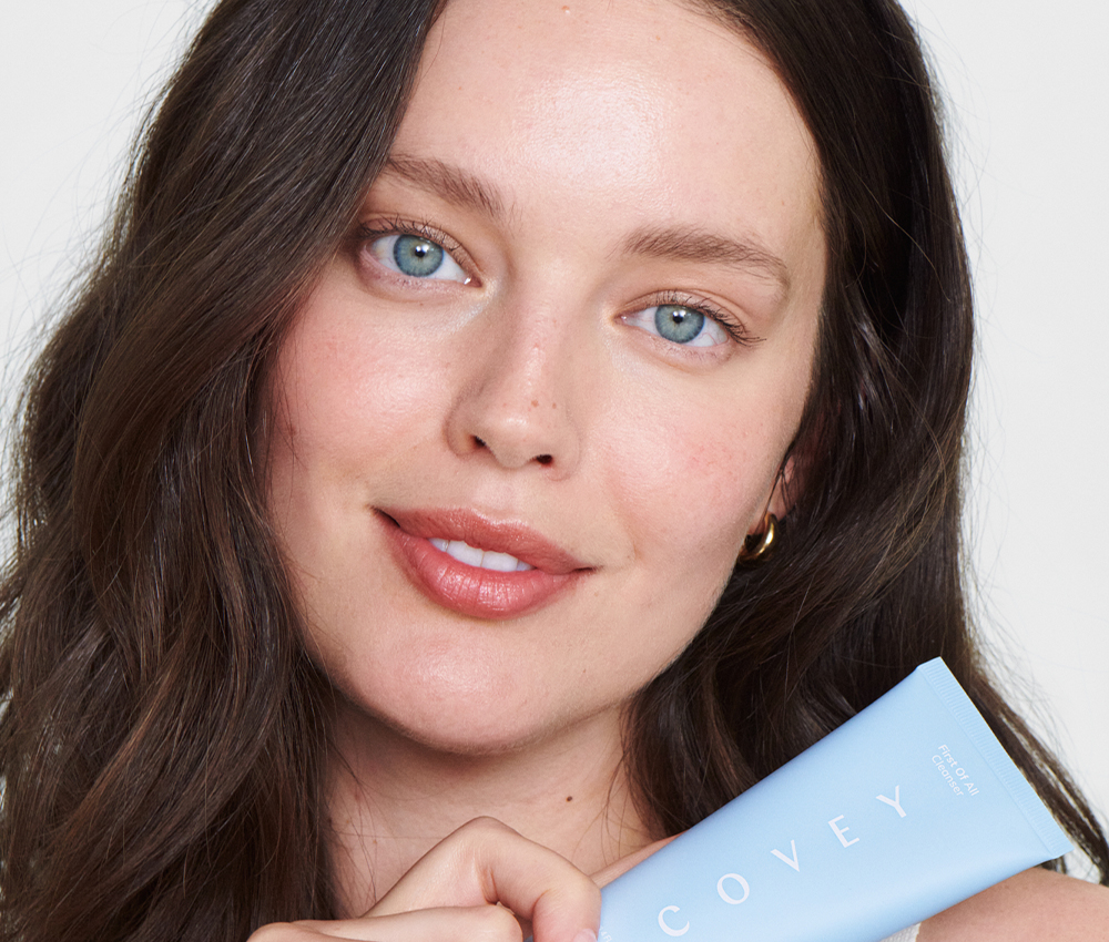 Model Emily DiDonato Talks Postpartum, T-Shirt Waves and Why Her Nighttime Skin-Care Routine Is ‘Sacred’