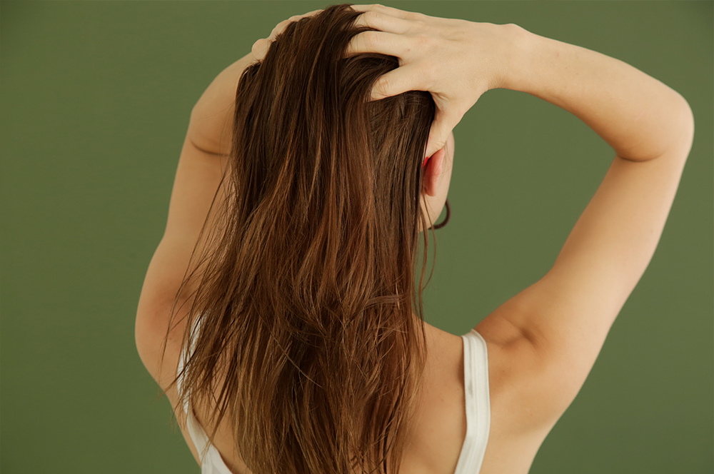 Should We be Using Gua Sha on Our Scalp? featured image