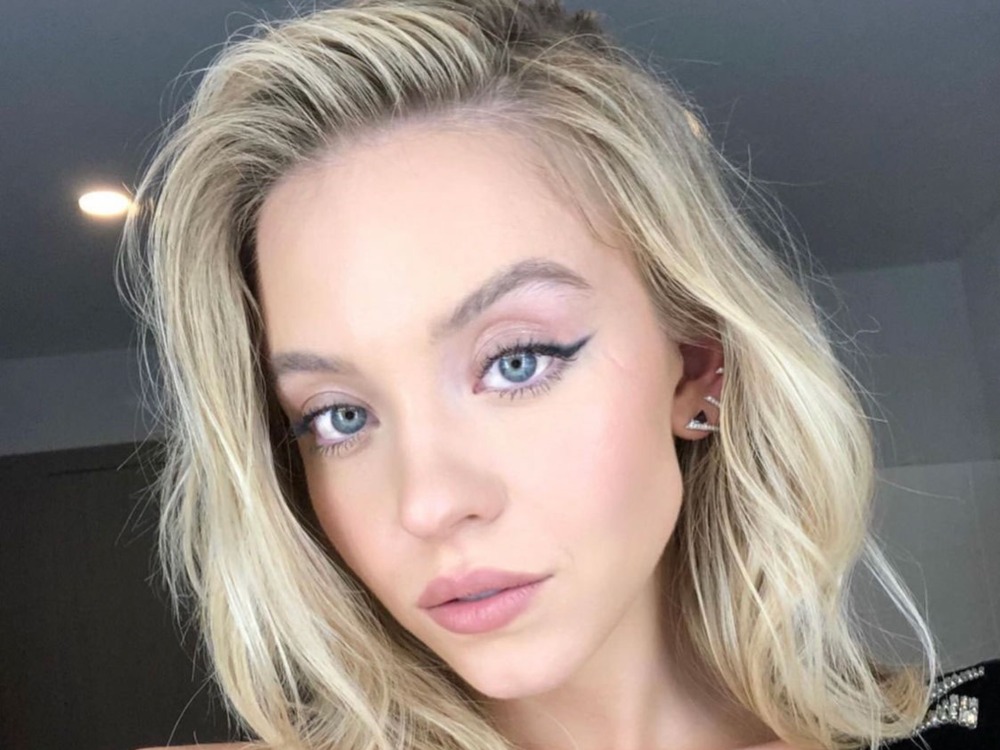 Sydney Sweeney Says This Lash Serum Made Her Ditch Falsies featured image