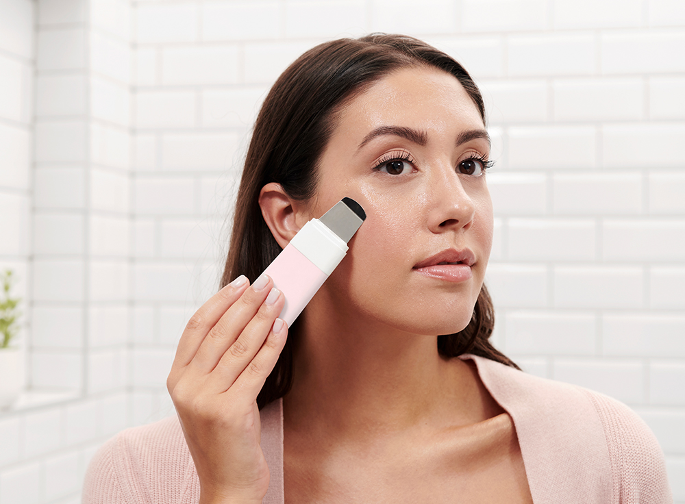 Got Clogged Pores? This Easy-to-Use Device Is the Answer featured image