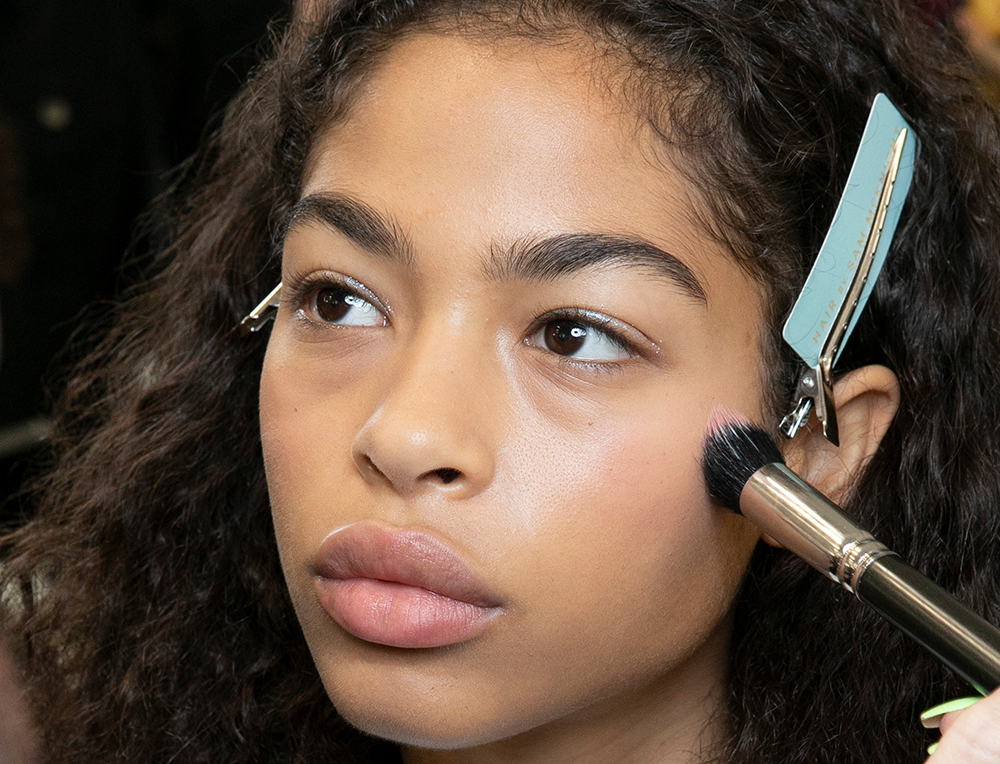 11 Ways to Make Makeup Last Longer featured image
