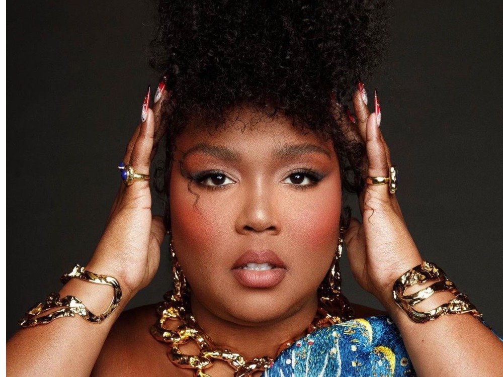 This Finishing Powder Is The Secret To Lizzo’s Matte Skin featured image