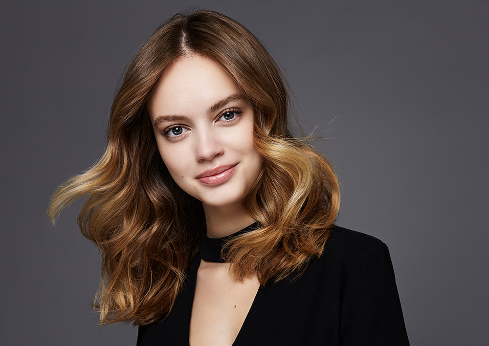 TikTok’s Latest Hair Hack Is A Must-See For a Bouncy Blowout featured image