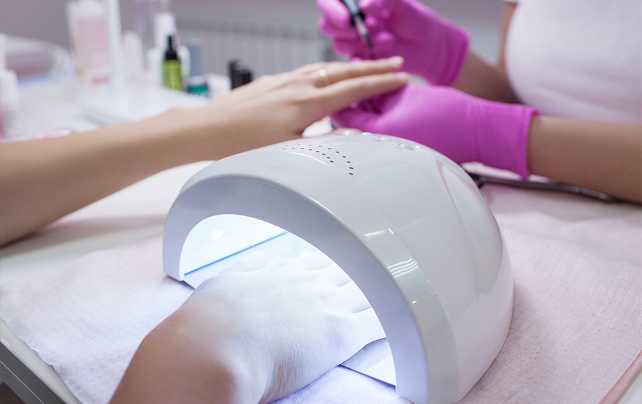 Study Finds UV Nail Lamps Can Cause DNA Mutations featured image