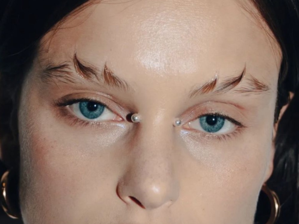 “Barbed Wire Brows” Are The Latest High-Fashion Makeup Trend featured image