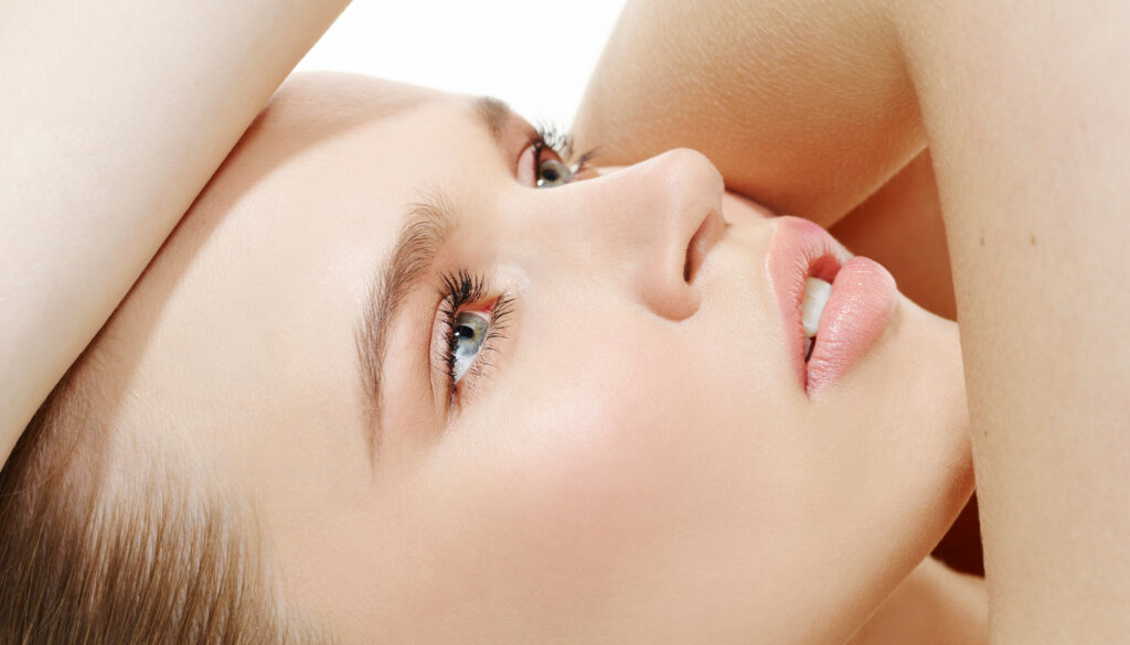 When to Consider a Facelift Over Fillers According to a Surgeon Who Does Both featured image
