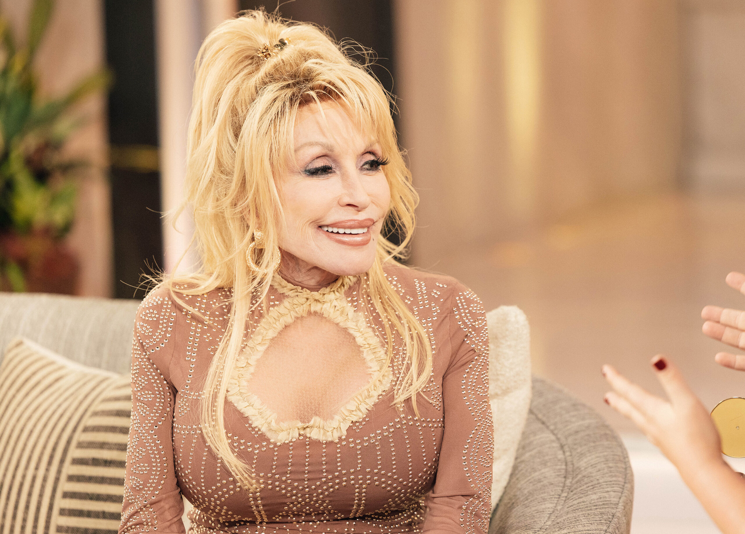 Dolly Parton Plastic Surgery Times The Star Talked About Her Past