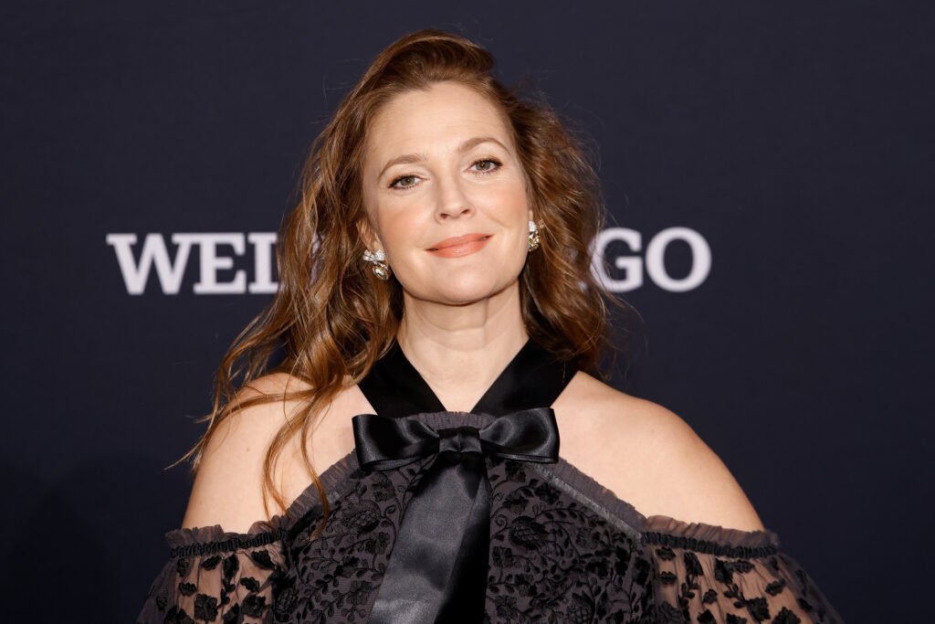 Drew Barrymore Experienced Her First Hot Flash With Jennifer Aniston at Her Side featured image
