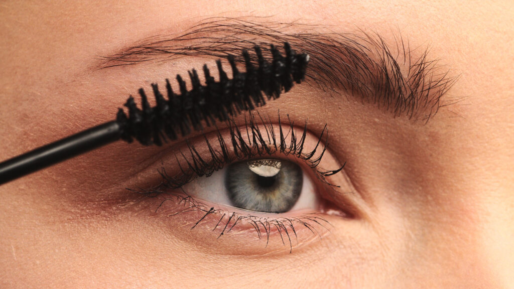 What Is Mascara Cocktailing? featured image