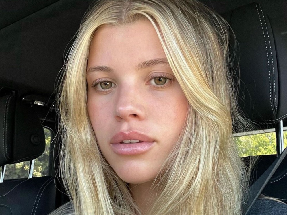 Sofia Richie Says This Drugstore Bronzer Is One of Her “Secret Faves” featured image