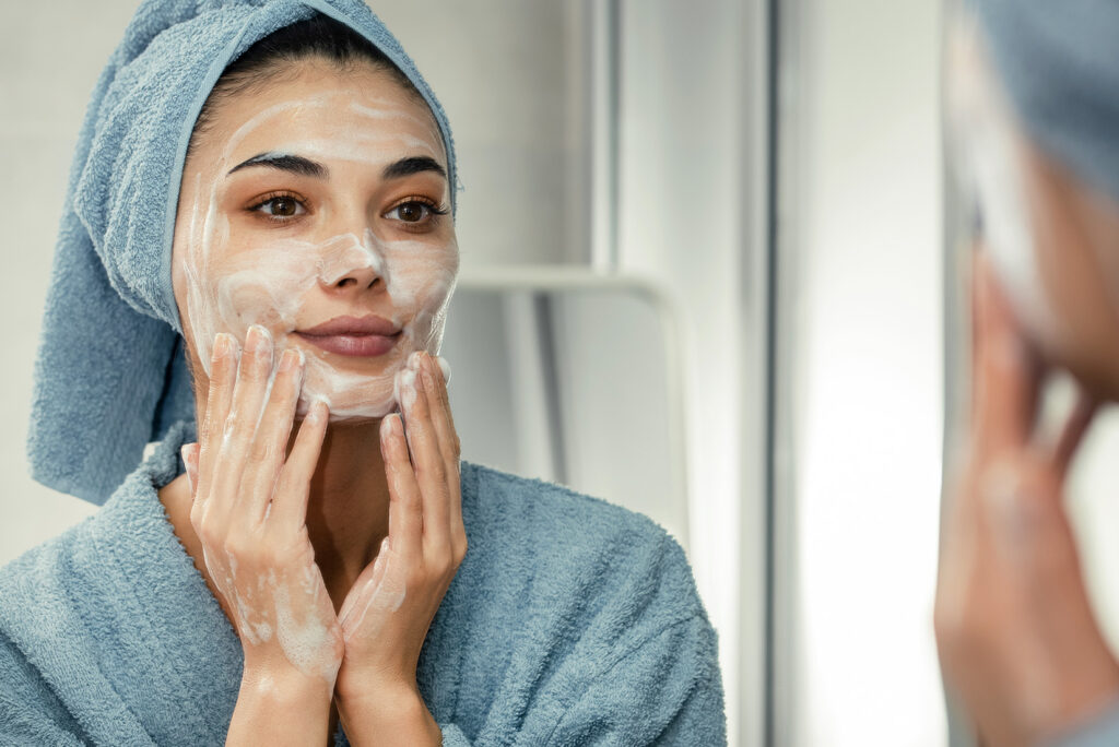 How to Cleanse Your Skin Like a Dermatologist featured image