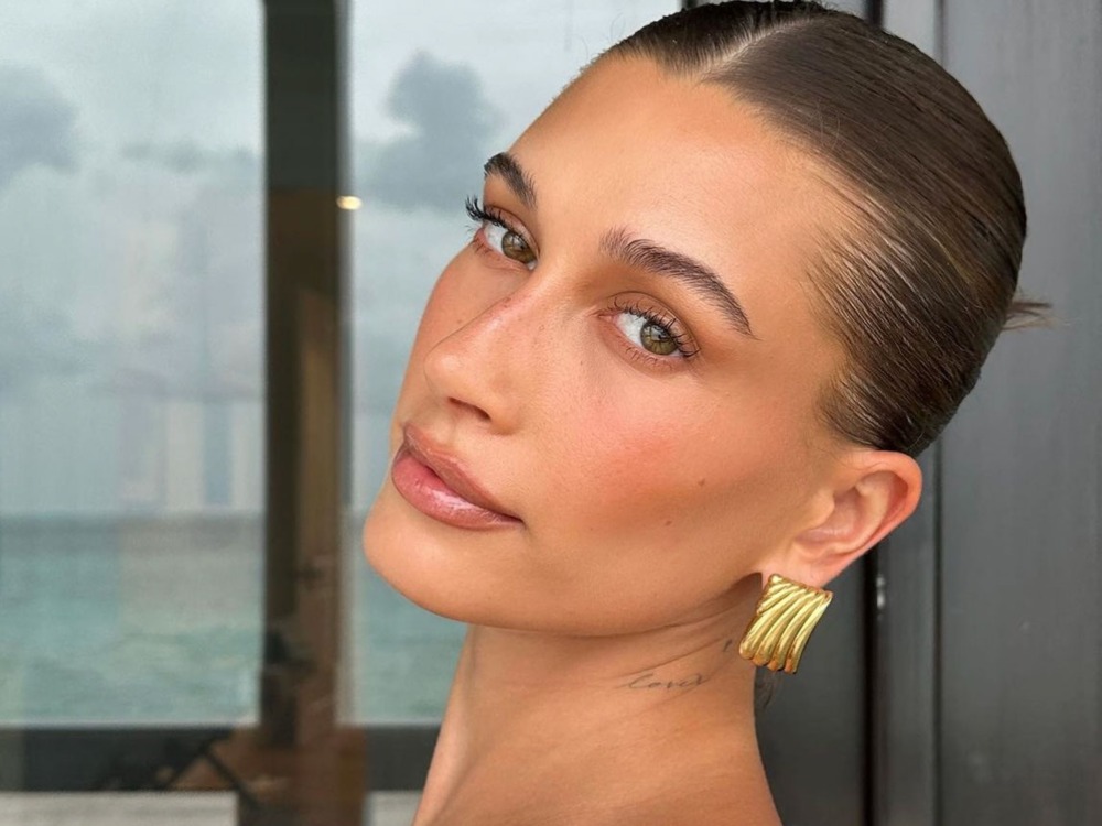 This Skin Tint Is The Key to Hailey Bieber’s Glowy, Summer Makeup Look featured image