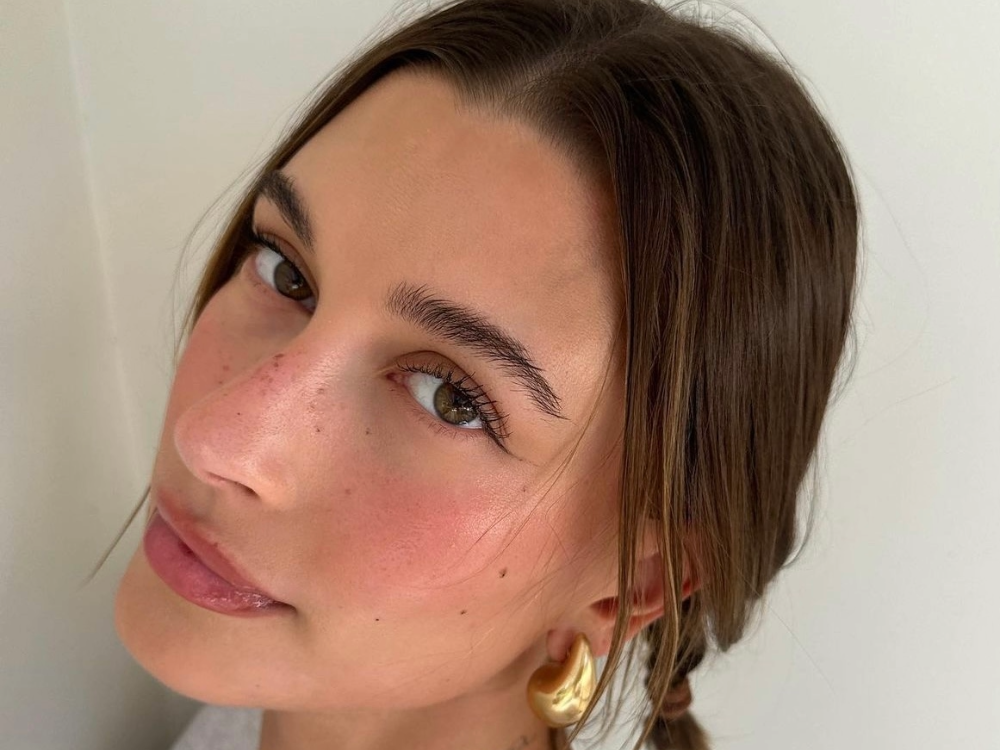 Hailey Bieber Loves This $5 Lip Liner featured image