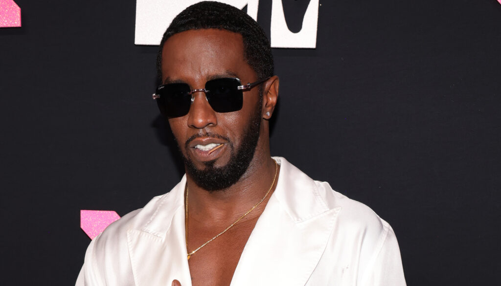 Diddy Used This Microdermabrasion Wand Before Accepting His VMA Global Icon Award featured image