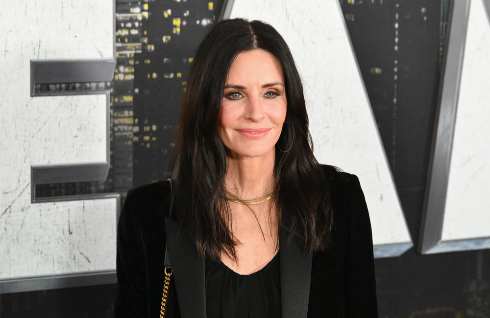 Courteney Cox Loves This Retinol Serum, Says She Discovered the Brand on the Set of “Friends” featured image