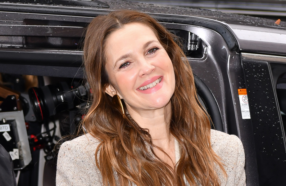 Drew Barrymore’s Glowy Skin Serum Is the Star of This On-Sale Gift featured image