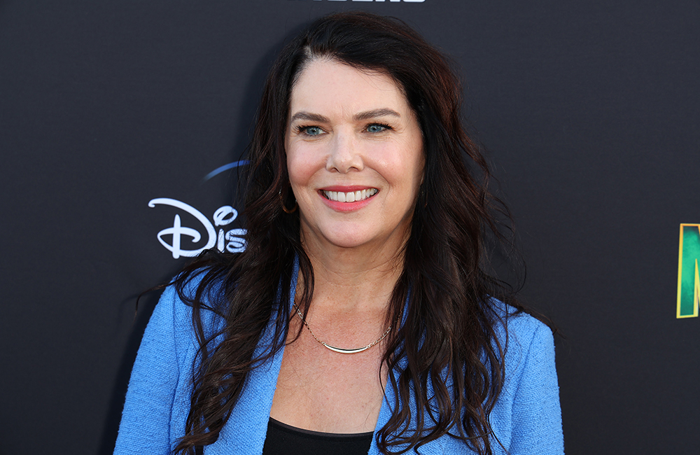 Lauren Graham “Swears by” This “Filter Finish” Primer That Makes Makeup Look Better featured image
