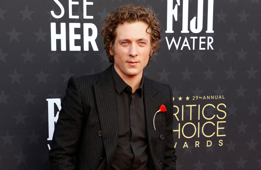 Jeremy Allen White Wore This Face Mask to the Critics Choice Awards for a ‘Radiant Glow’ featured image