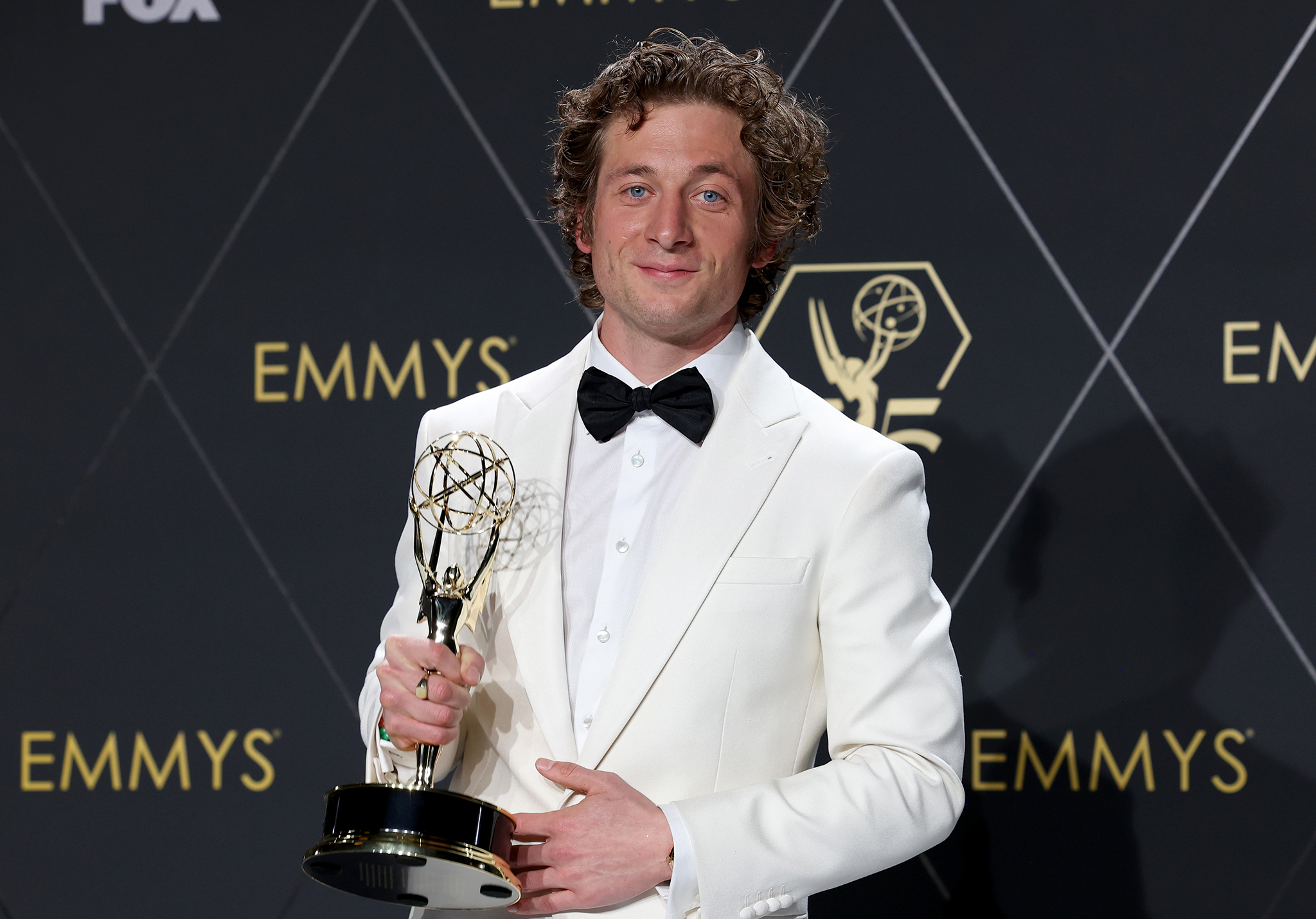 Here's How Jeremy Allen White Prepped for the Emmys