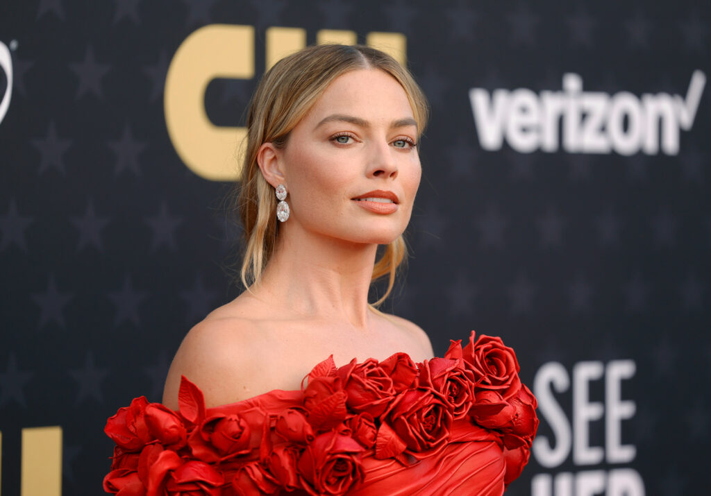 These 5 Celebs Have Never Looked Better in Minimal Glam at the Critics Choice Awards featured image