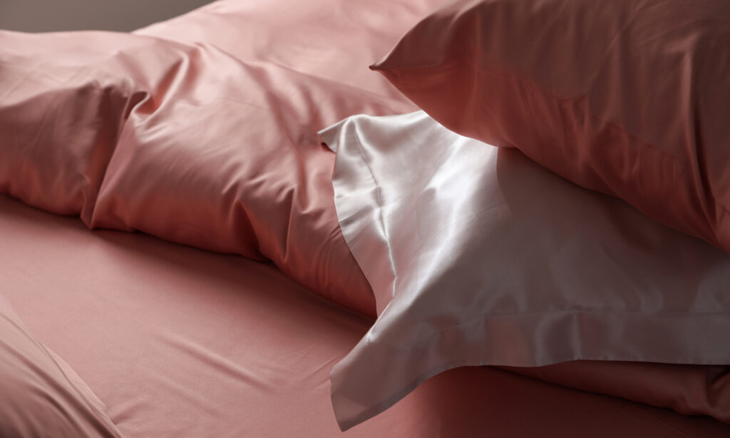 The 8 Best Silk Pillowcases, According to Hairstylists featured image