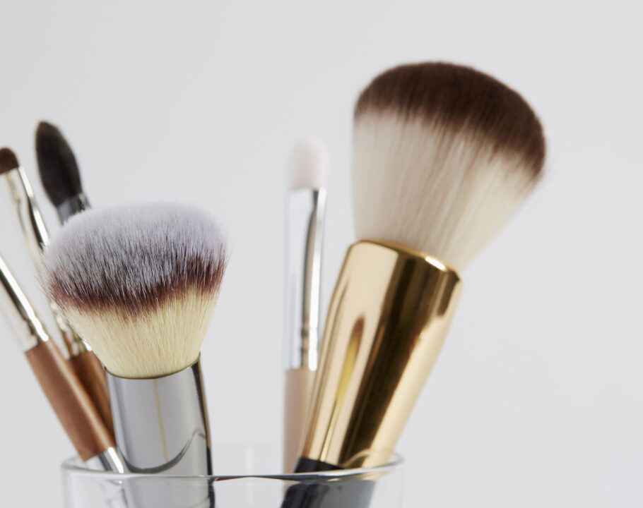 makeup brushes cleaning